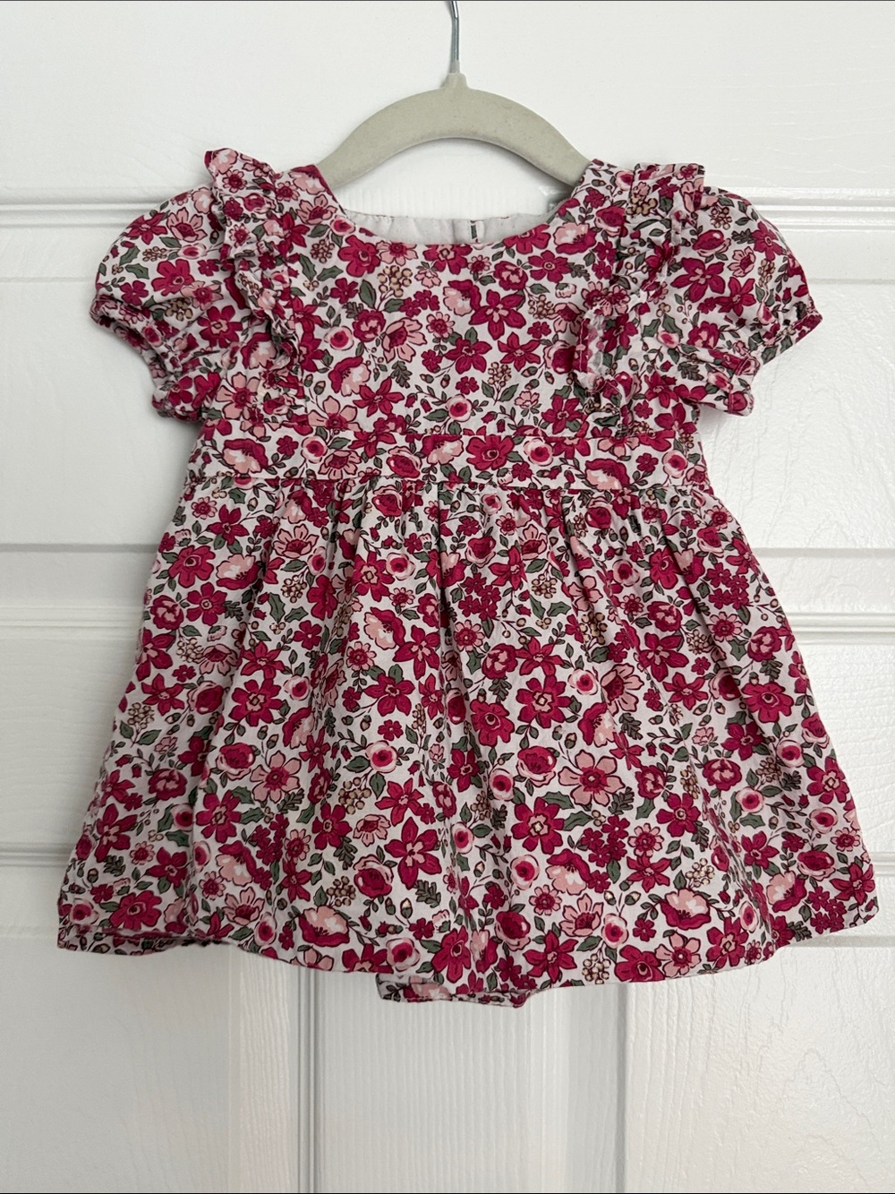cupcakes & cashmere Pink Floral Ruffle Sleeve Top- Size 6-9M